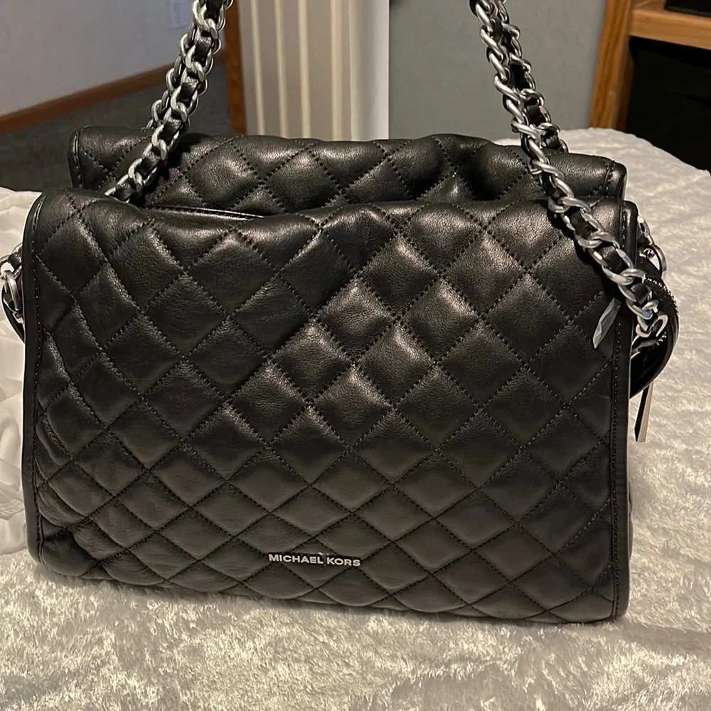 Michael Kors Black lambskin leather shoulder bag with rhodium chrome hardware - Picture 1 of 8